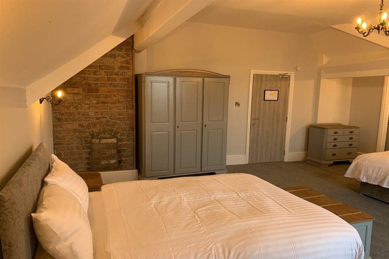 Churchill'S Hotel Wombwell Buitenkant foto
