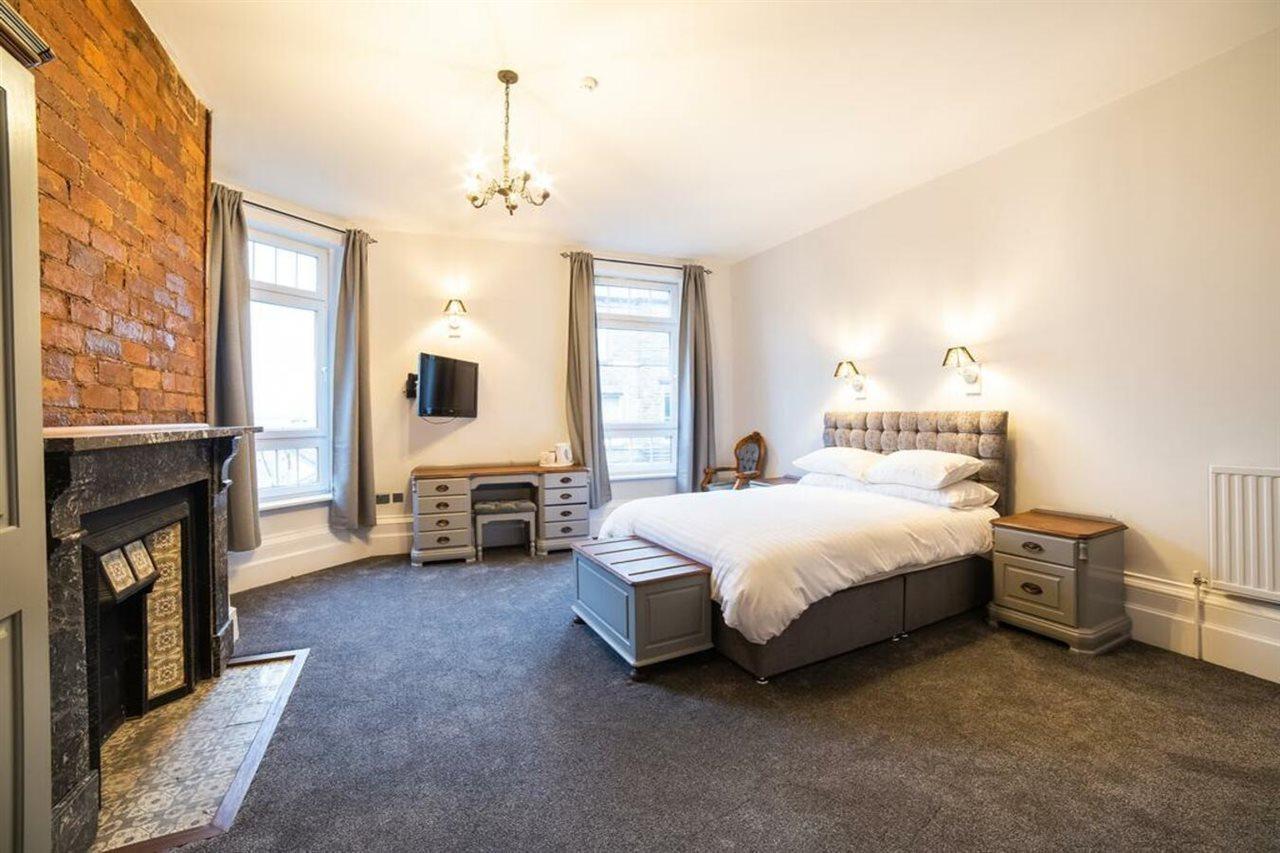 Churchill'S Hotel Wombwell Buitenkant foto
