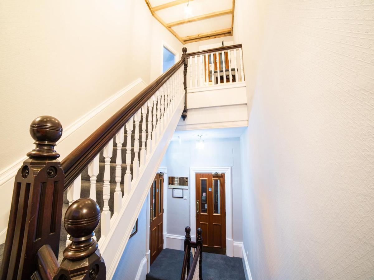 Churchill'S Hotel Wombwell Buitenkant foto