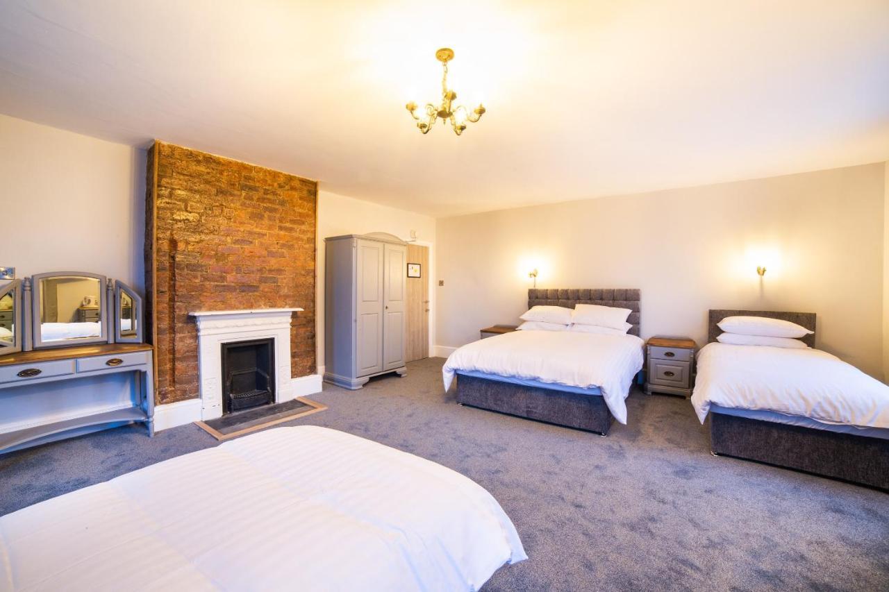 Churchill'S Hotel Wombwell Buitenkant foto