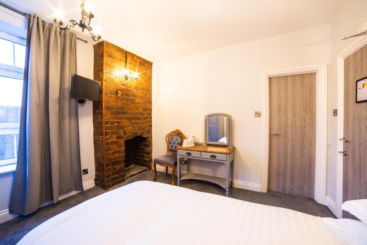 Churchill'S Hotel Wombwell Buitenkant foto