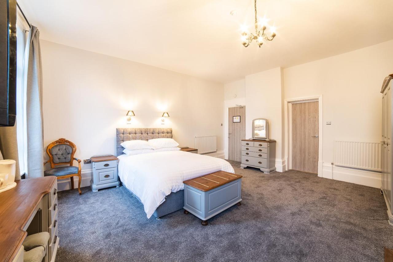 Churchill'S Hotel Wombwell Buitenkant foto