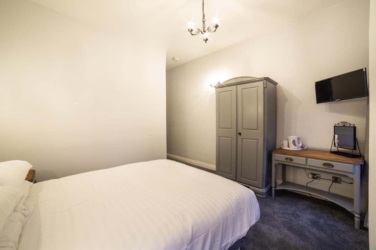 Churchill'S Hotel Wombwell Buitenkant foto